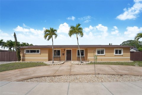 Casa en Hialeah, Florida 4 dormitorios, 142.05 m2 № 2044966