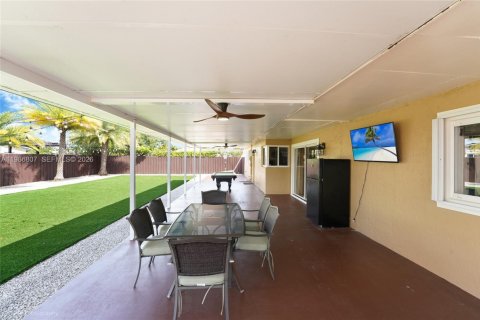 Casa en venta en Hialeah, Florida, 4 dormitorios, 142.05 m2 № 2044966 - foto 24