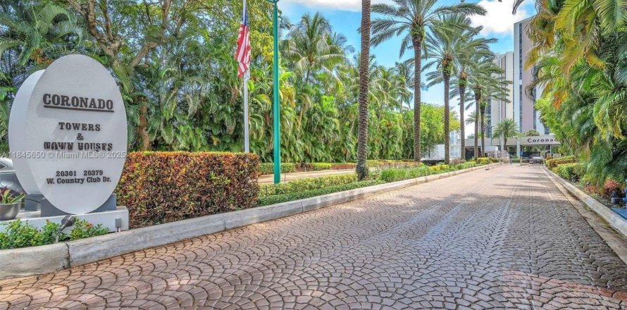 Кондоминиум с 2 спальнями в Авентура, Флорида № 1936224