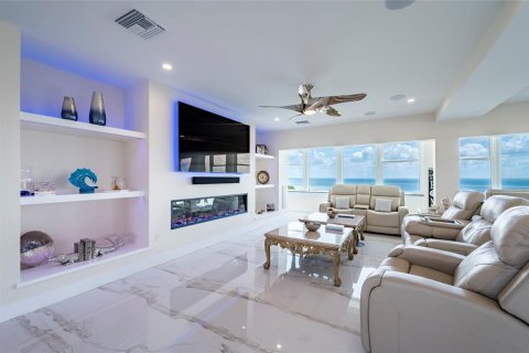 Condo in Saint Petersburg, Florida, 3 bedrooms № 2385818 - photo 5