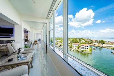 Condo in Saint Petersburg, Florida, 3 bedrooms № 2385818 - photo 9