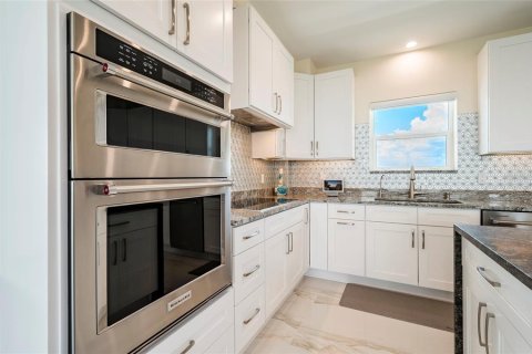 Condo in Saint Petersburg, Florida, 3 bedrooms № 2385818 - photo 17