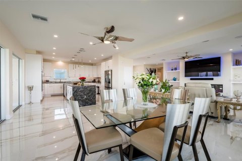 Condo in Saint Petersburg, Florida, 3 bedrooms № 2385818 - photo 20