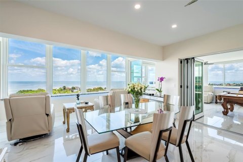 Condo in Saint Petersburg, Florida, 3 bedrooms № 2385818 - photo 3