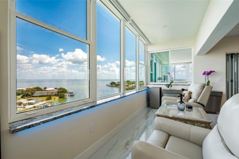 Condo in Saint Petersburg, Florida, 3 bedrooms № 2385818 - photo 10