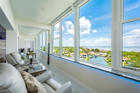 Condo in Saint Petersburg, Florida, 3 bedrooms № 2385818 - photo 11