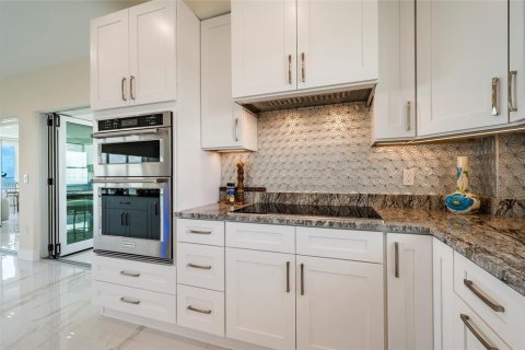 Condo in Saint Petersburg, Florida, 3 bedrooms № 2385818 - photo 18