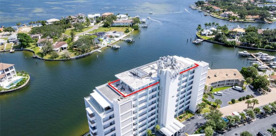 Condo in Saint Petersburg, Florida, 3 bedrooms № 2385818