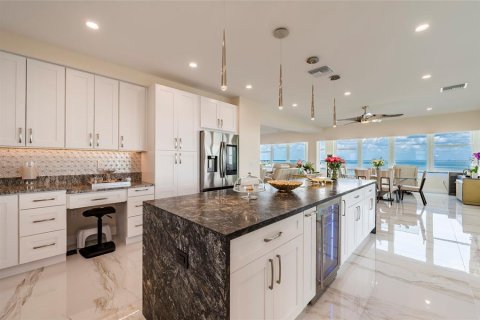 Condo in Saint Petersburg, Florida, 3 bedrooms № 2385818 - photo 22