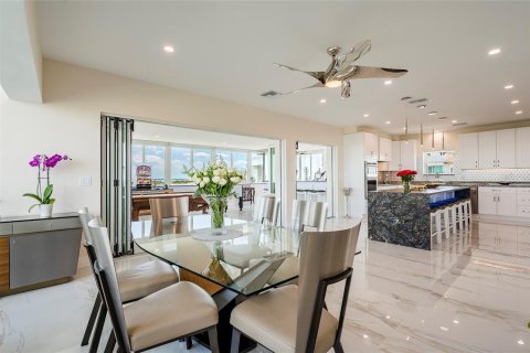 Condo in Saint Petersburg, Florida, 3 bedrooms № 2385818 - photo 14