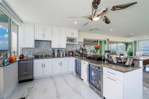 Condo in Saint Petersburg, Florida, 3 bedrooms № 2385818 - photo 28