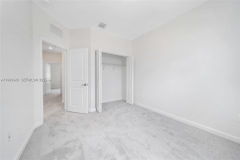 Снять в аренду таунхаус в Майами, Флорида 3 спальни, 133.97м2, № 1985944 - фото 23