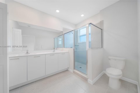 Снять в аренду таунхаус в Майами, Флорида 3 спальни, 133.97м2, № 1985944 - фото 19