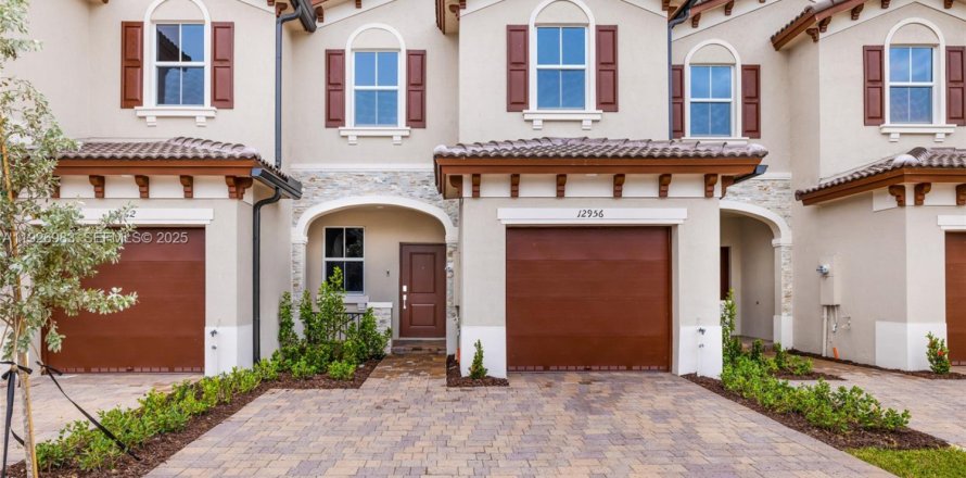 Таунхаус в Майами, Флорида 3 спальни, 133.97м2 № 1985944