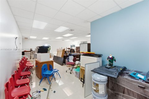 Immobilier commercial à vendre à Hialeah, Floride № 2008405 - photo 14