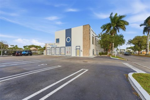 Immobilier commercial à vendre à Hialeah, Floride № 2008405 - photo 4