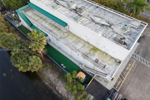 Immobilier commercial à vendre à Hialeah, Floride № 2008405 - photo 3