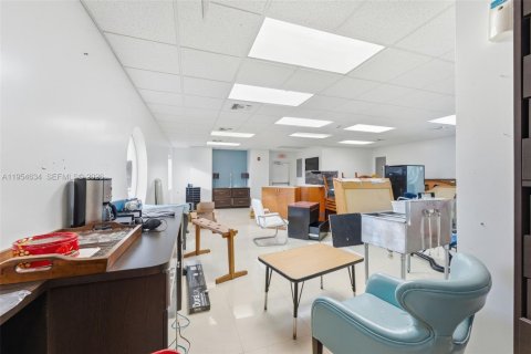 Immobilier commercial à vendre à Hialeah, Floride № 2008405 - photo 16