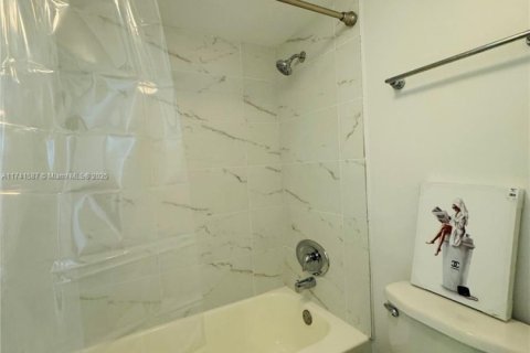 Condominio en venta en Miami, Florida, 1 dormitorio, 79.99 m2 № 1489726 - foto 6