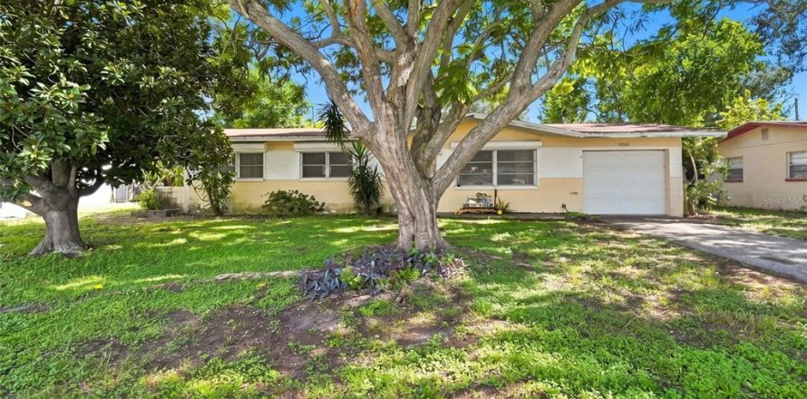 Villa ou maison à Saint Petersburg, Floride 3 chambres, 136.19 m2 № 2419312