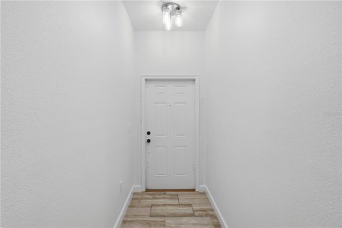 Townhouse in Davenport, Florida 4 bedrooms, 241.17 sq.m. № 2206668 - photo 4