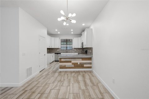 Townhouse in Davenport, Florida 4 bedrooms, 241.17 sq.m. № 2206668 - photo 18