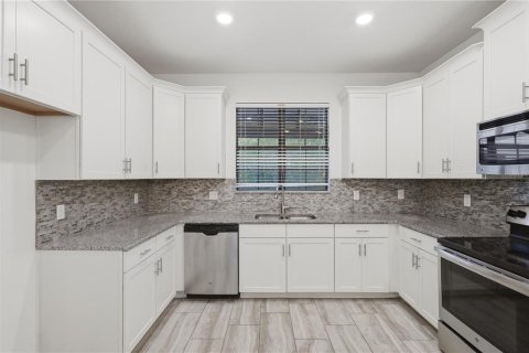 Townhouse in Davenport, Florida 4 bedrooms, 241.17 sq.m. № 2206668 - photo 22