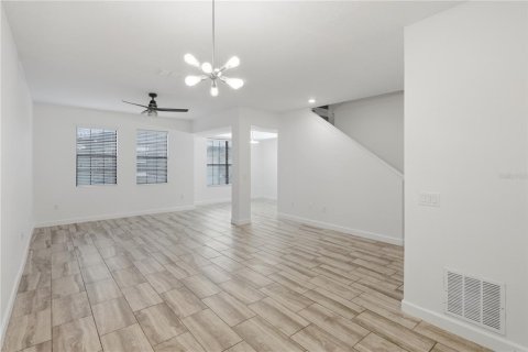 Townhouse in Davenport, Florida 4 bedrooms, 241.17 sq.m. № 2206668 - photo 7