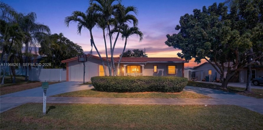 Дом в Пальметто-Бей, Флорида 3 спальни, 182.46м2 № 2028018