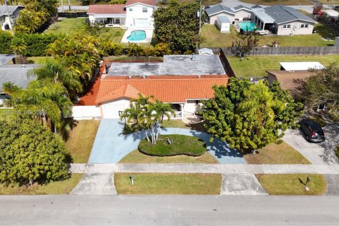 Купить виллу или дом в Пальметто-Бей, Флорида 3 спальни, 182.46м2, № 2028018 - фото 12