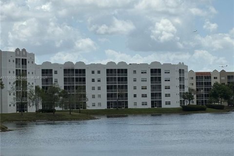 Купить кондоминиум в Дорал, Флорида 3 спальни, 157.93м2, № 1660301 - фото 29