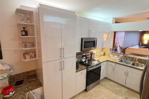Купить кондоминиум в Дорал, Флорида 3 спальни, 157.93м2, № 1660301 - фото 5