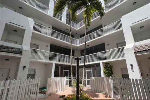 Купить кондоминиум в Дорал, Флорида 3 спальни, 157.93м2, № 1660301 - фото 1