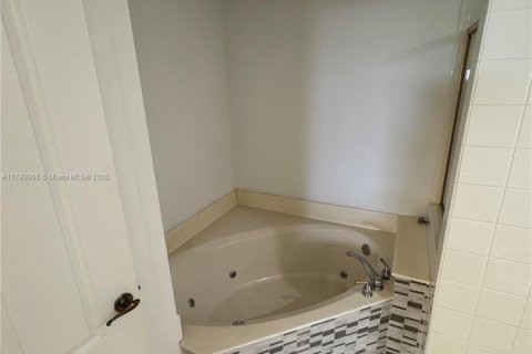 Купить кондоминиум в Дорал, Флорида 3 спальни, 157.93м2, № 1660301 - фото 17