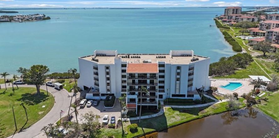 Condominio en Saint Petersburg, Florida, 2 dormitorios  № 1597633
