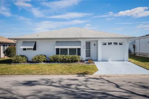 House in Lakeland, Florida 2 bedrooms, 100.15 sq.m. № 1516125 - photo 1