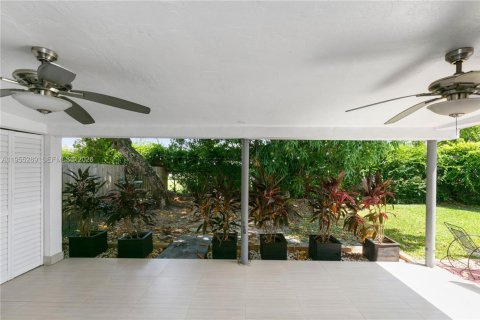 Casa en alquiler en Miami, Florida, 2 dormitorios, 166.2 m2 № 2025404 - foto 17
