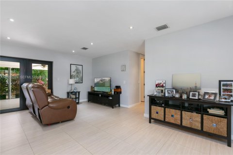 Casa en alquiler en Miami, Florida, 2 dormitorios, 166.2 m2 № 2025404 - foto 8