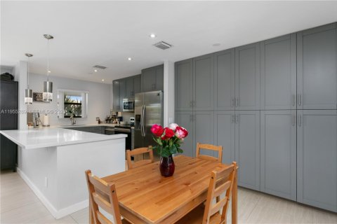 Casa en alquiler en Miami, Florida, 2 dormitorios, 166.2 m2 № 2025404 - foto 4