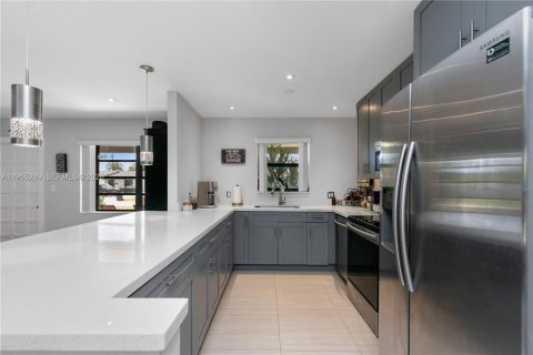 Casa en alquiler en Miami, Florida, 2 dormitorios, 166.2 m2 № 2025404 - foto 3