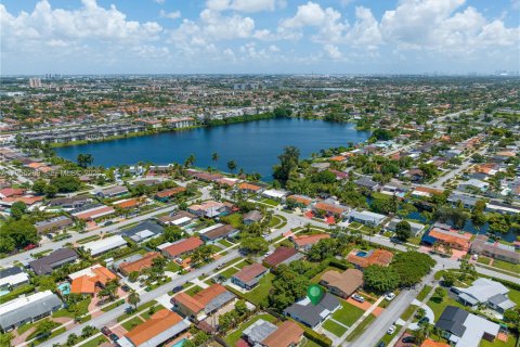 Casa en alquiler en Miami, Florida, 2 dormitorios, 166.2 m2 № 2025404 - foto 21