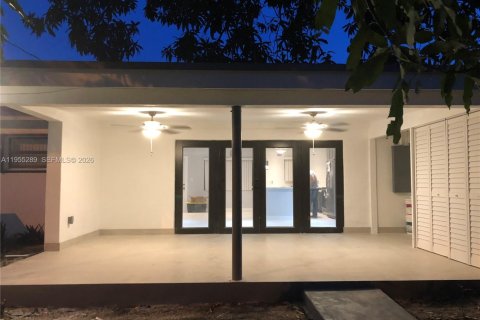 Casa en alquiler en Miami, Florida, 2 dormitorios, 166.2 m2 № 2025404 - foto 19