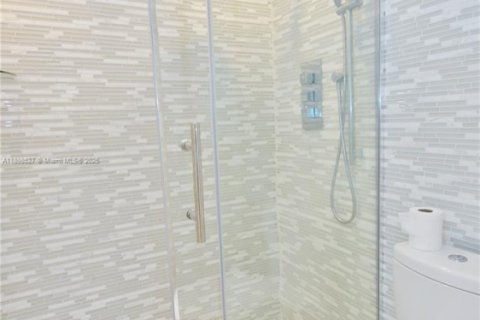 Copropriété à louer à Sunny Isles Beach, Floride: 2 chambres, 126.07 m2 № 2038135 - photo 13