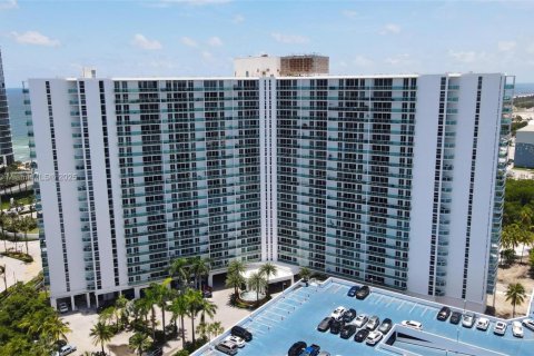 Copropriété à louer à Sunny Isles Beach, Floride: 2 chambres, 126.07 m2 № 2038135 - photo 24