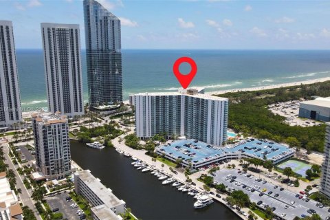 Copropriété à louer à Sunny Isles Beach, Floride: 2 chambres, 126.07 m2 № 2038135 - photo 25