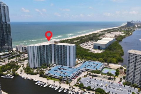 Copropriété à louer à Sunny Isles Beach, Floride: 2 chambres, 126.07 m2 № 2038135 - photo 29