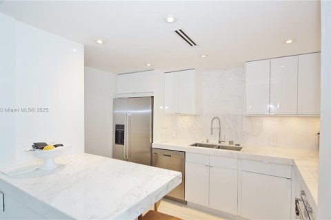 Copropriété à louer à Sunny Isles Beach, Floride: 2 chambres, 126.07 m2 № 2038135 - photo 3