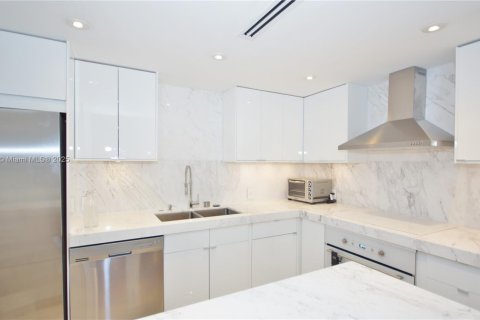 Copropriété à louer à Sunny Isles Beach, Floride: 2 chambres, 126.07 m2 № 2038135 - photo 2