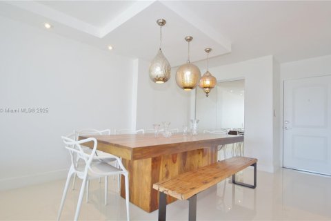 Copropriété à louer à Sunny Isles Beach, Floride: 2 chambres, 126.07 m2 № 2038135 - photo 7