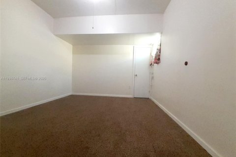 Villa ou maison à louer à Hollywood, Floride: 2 chambres, 119.75 m2 № 1999190 - photo 18